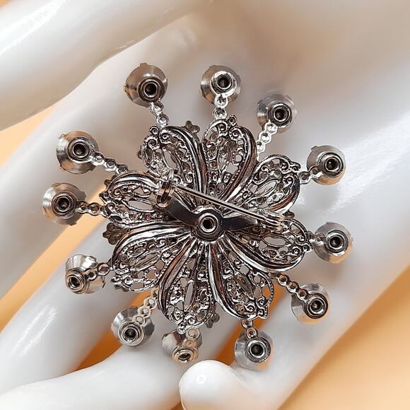 Vintage Light Blue Snowflake Brooch, Silver Tone Filigree, 1950s Pin - Picture 4 of 10